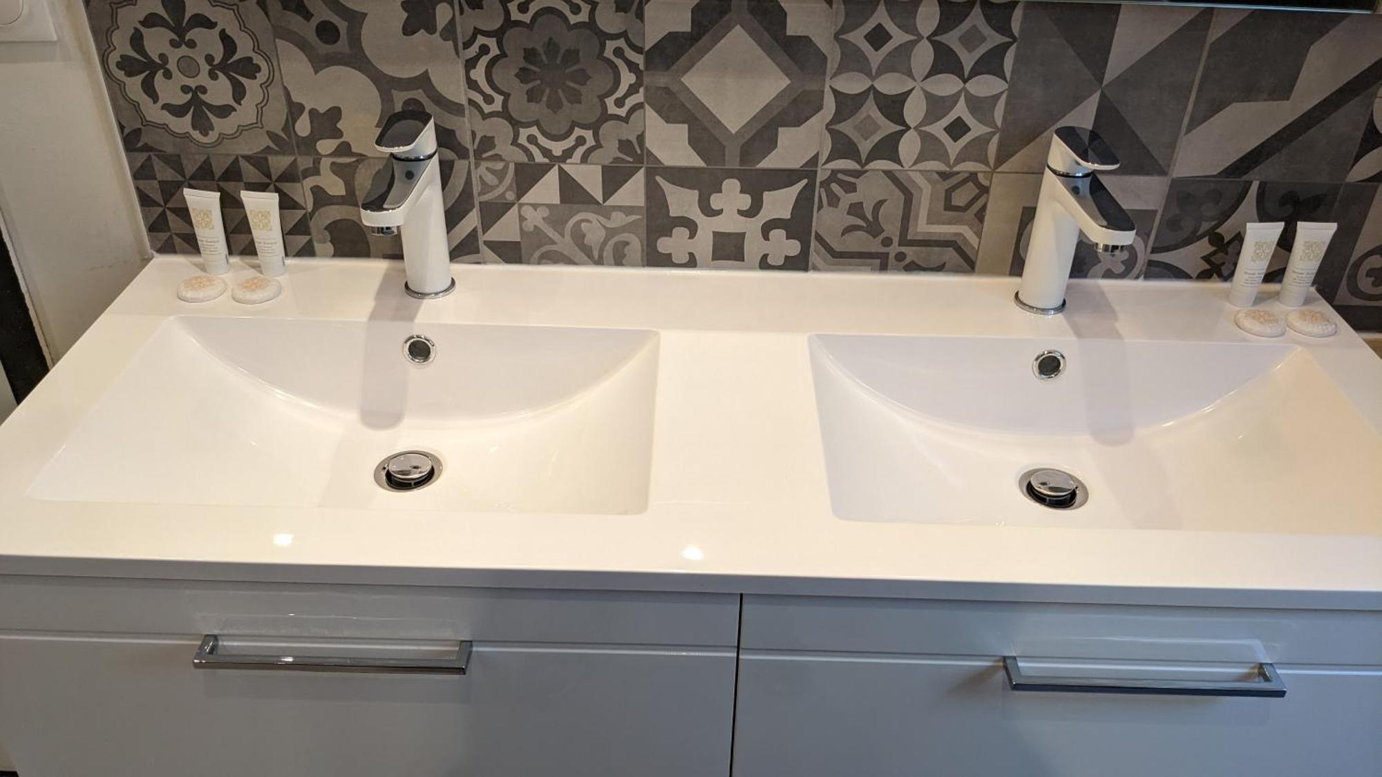 3 Appartements Premium Au Pied De La Cathedrale - Hypercentre Sens Luaran gambar