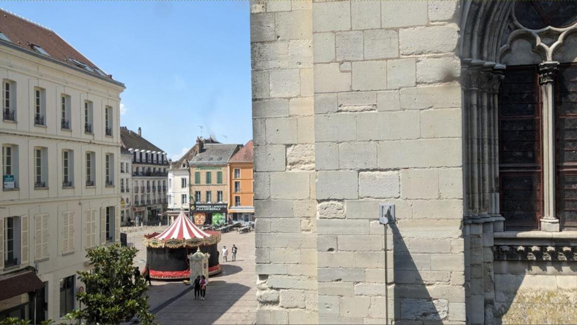 3 Appartements Premium Au Pied De La Cathedrale - Hypercentre Sens Bilik gambar