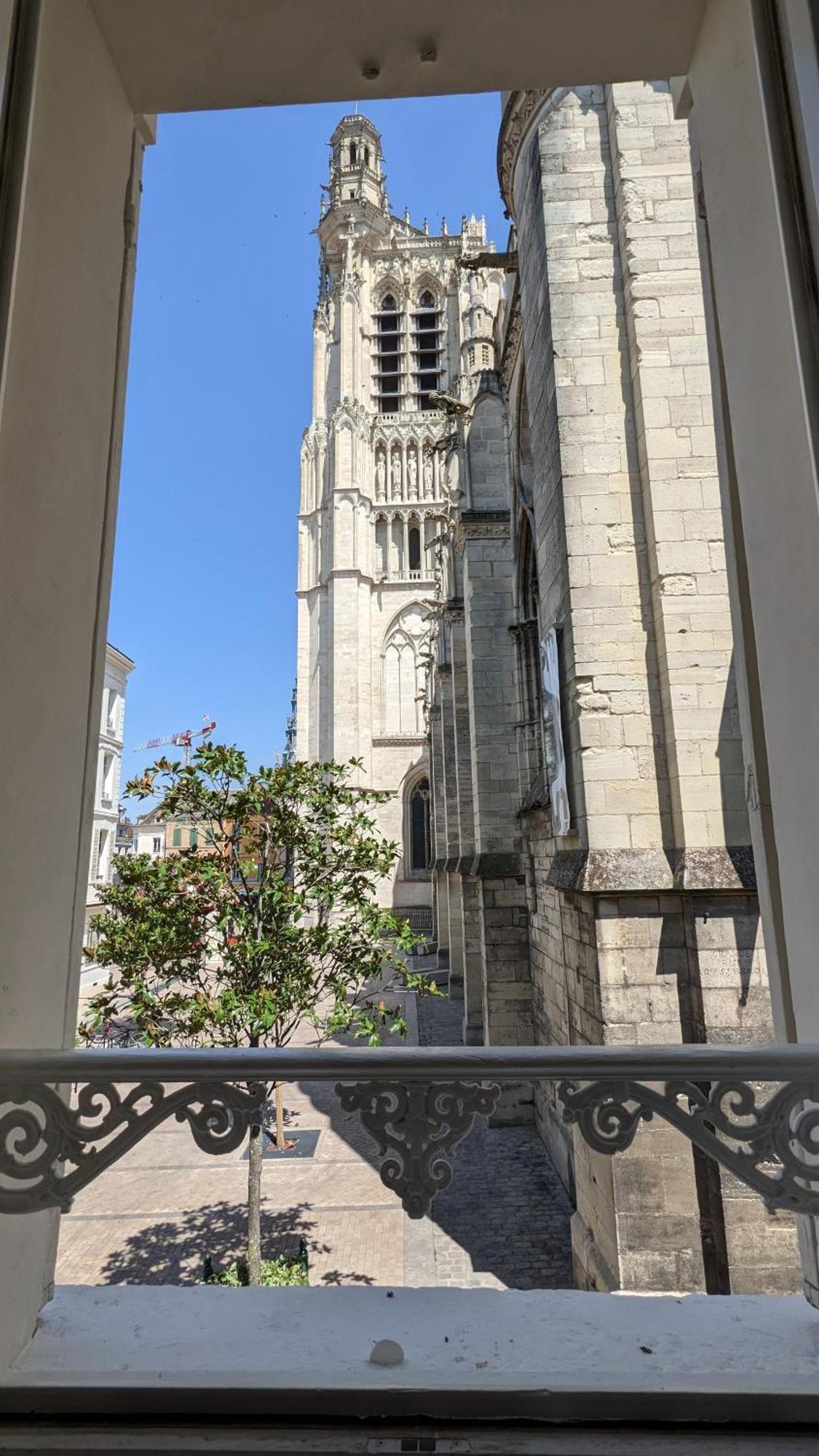 3 Appartements Premium Au Pied De La Cathedrale - Hypercentre Sens Bilik gambar